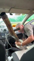 Turkish Taxi Driver Takes Scrap From Nobody
