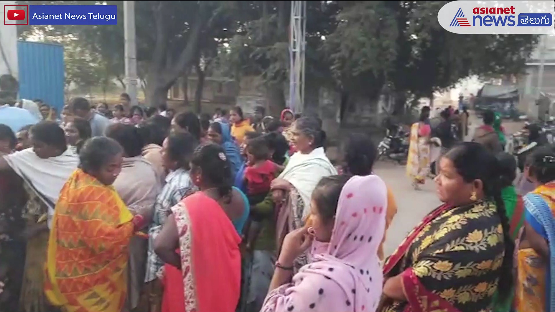 మానుకొండూరులో ఘోరం... ఆర్టిసి బస్సు ఢీకొని మహిళా కూలీల దుర్మరణం