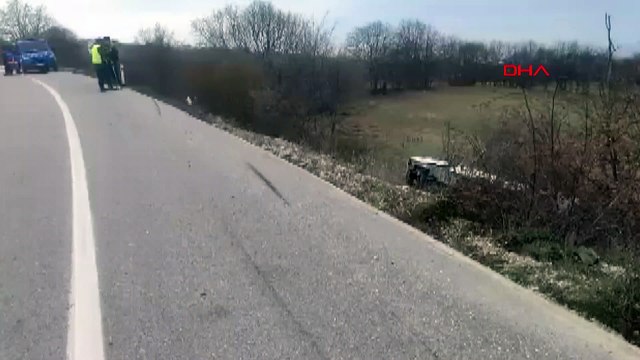 Yolcu otobüsü şarampole devrildi: Yaralılar var