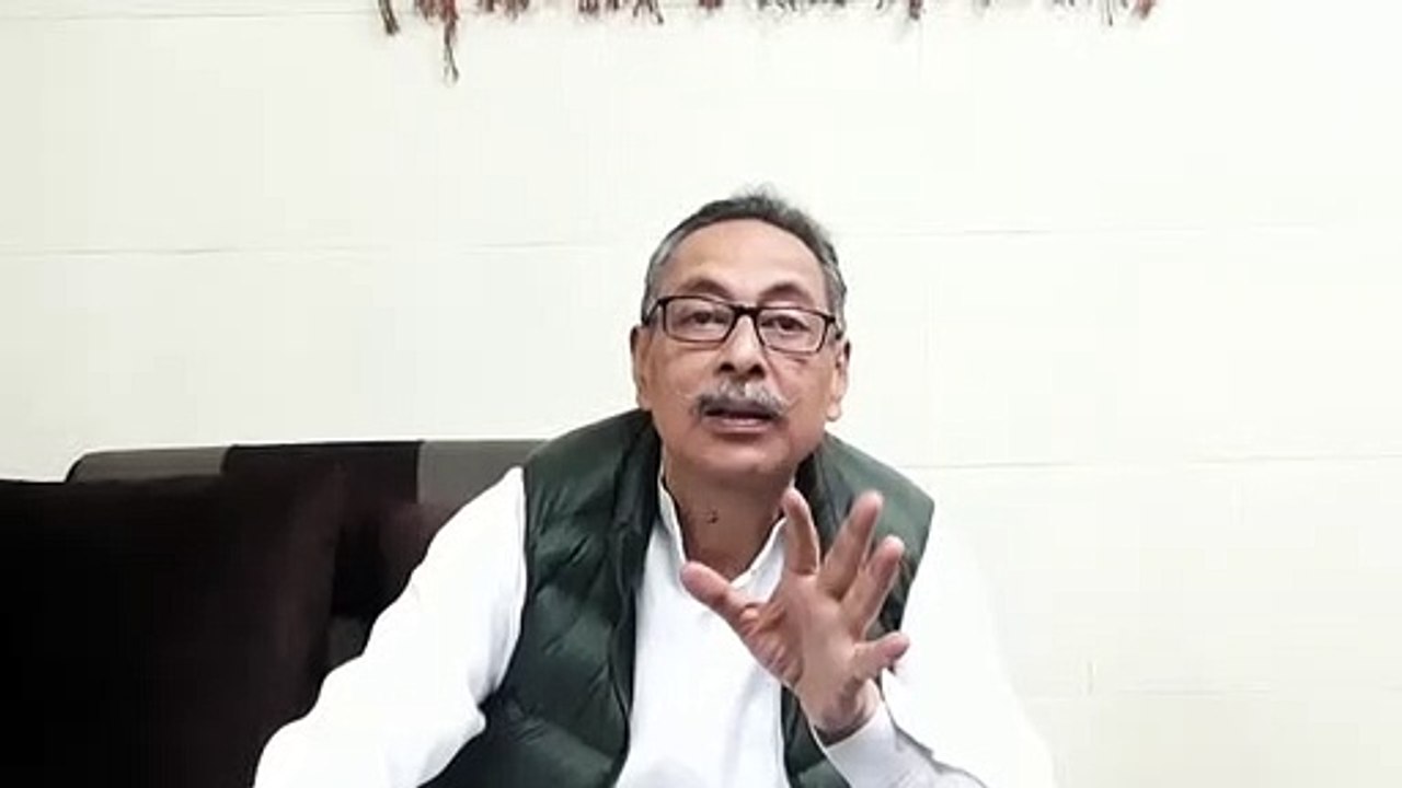 राज्यवर्धन खुद की कुर्सी की चिंता करें, वो कौन हैं कहने वाले