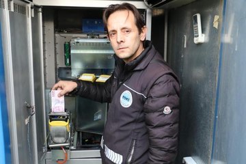 ARIZALANAN 'SUMATİK'TE PARAYI ELİYLE ALAN PERSONEL AMACIM KUYRUKTAKİLERİ MAĞDUR ETMEMEKTİ