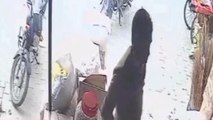 सभंल:दुकान से दिनदहाड़े चोर ने चोरी की घटना दिया को अंजाम,घटना सीसीटीवी में कैद
