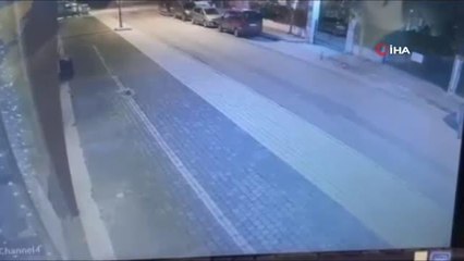 Bursa'da park halindeki araca çarpıp böyle kaçtı