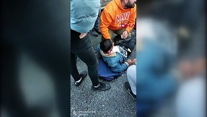 Kapısı açık minibüsten düştü, facianın eşiğinden dönüldü