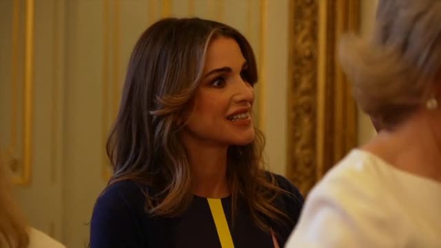 La primera dama ucraniana acude a una recepción en el palacio de Buckingham