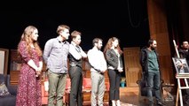 Tiyatro Turnesinden Dönerken Kazada Yaşamını Yitiren Oyuncular Samsun'da 'Sır' Oyunuyla Anıldı