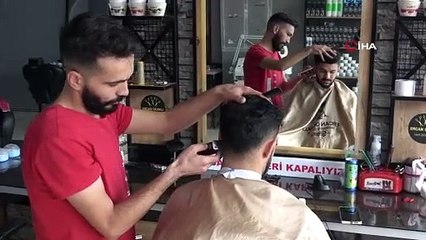 Kafasındaki Tehlikeyi Fark Eden Berber Müşterisinin Hayatını Kurtardı!