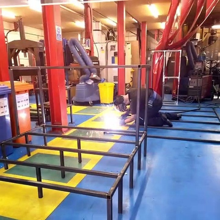 Building Mansfield Rotary's new sleigh for Christmas - video Dailymotion