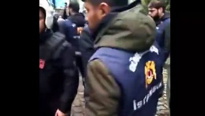 Çin Konsolosluğu önünde yapılan eylemde polisin bölgeden uzaklaştırmaya çalıştığı bir kadın baygınlık geçirdi