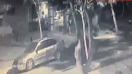 Beylikdüzü'nde kuaföre silahlı saldırı güvenlik kamerasına yansıdı