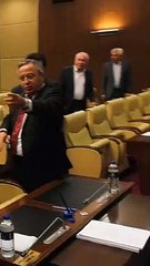 AKP’li meclis üyesi Metin Akdemir'den hem el hareketi hem cinsiyetçi sözler