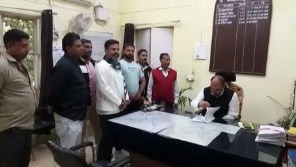 कोरोना काल का दंश अब तक झेल रहे शराब विक्रे ता