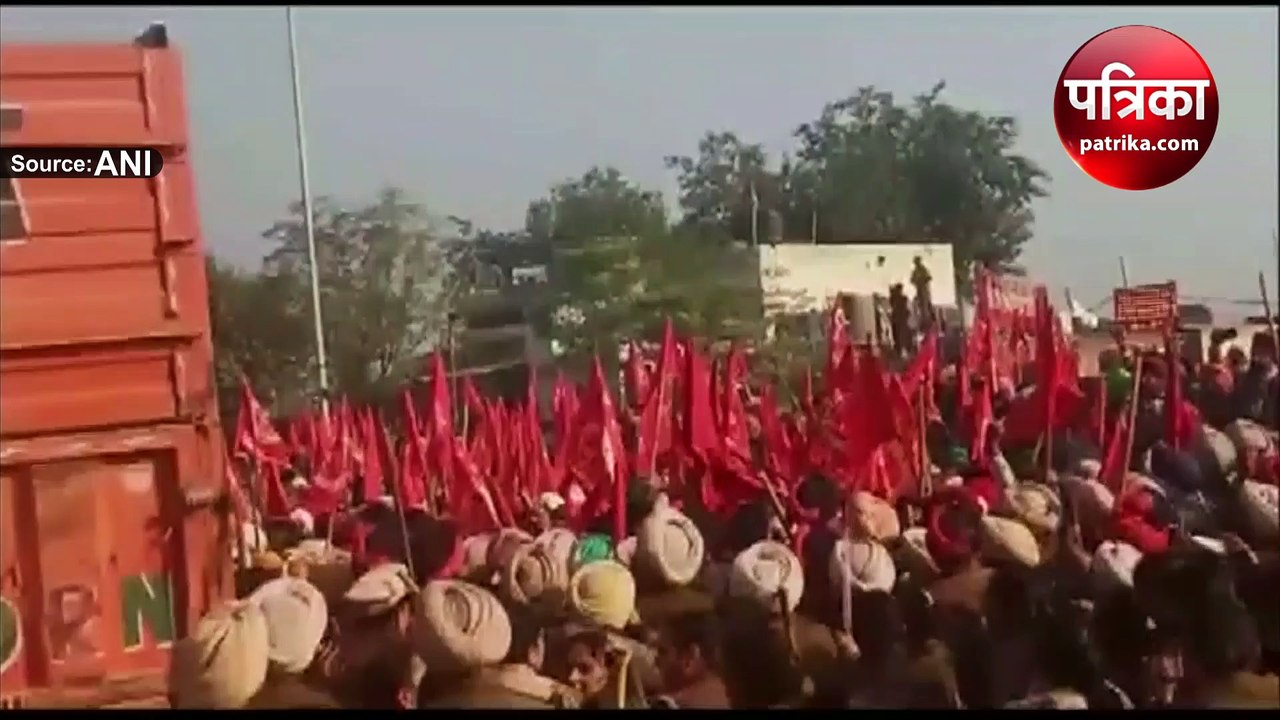 पंजाब में CM हाउस के बाहर प्रदर्शन कर रहे किसान...