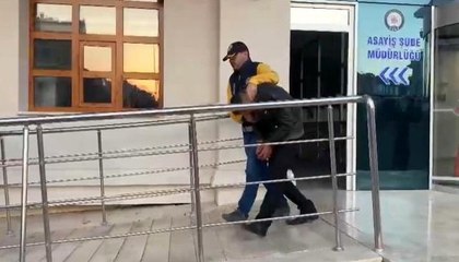 Otomobillerden mont, para ve anahtar takımı çalan hırsızı yakalandı