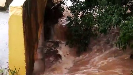 Ponte da Trindade interditada entre Schroeder e Jaraguá do Sul
