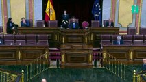 El presidente de la cámara llama la atención a los diputados de Vox para que tomen asiento