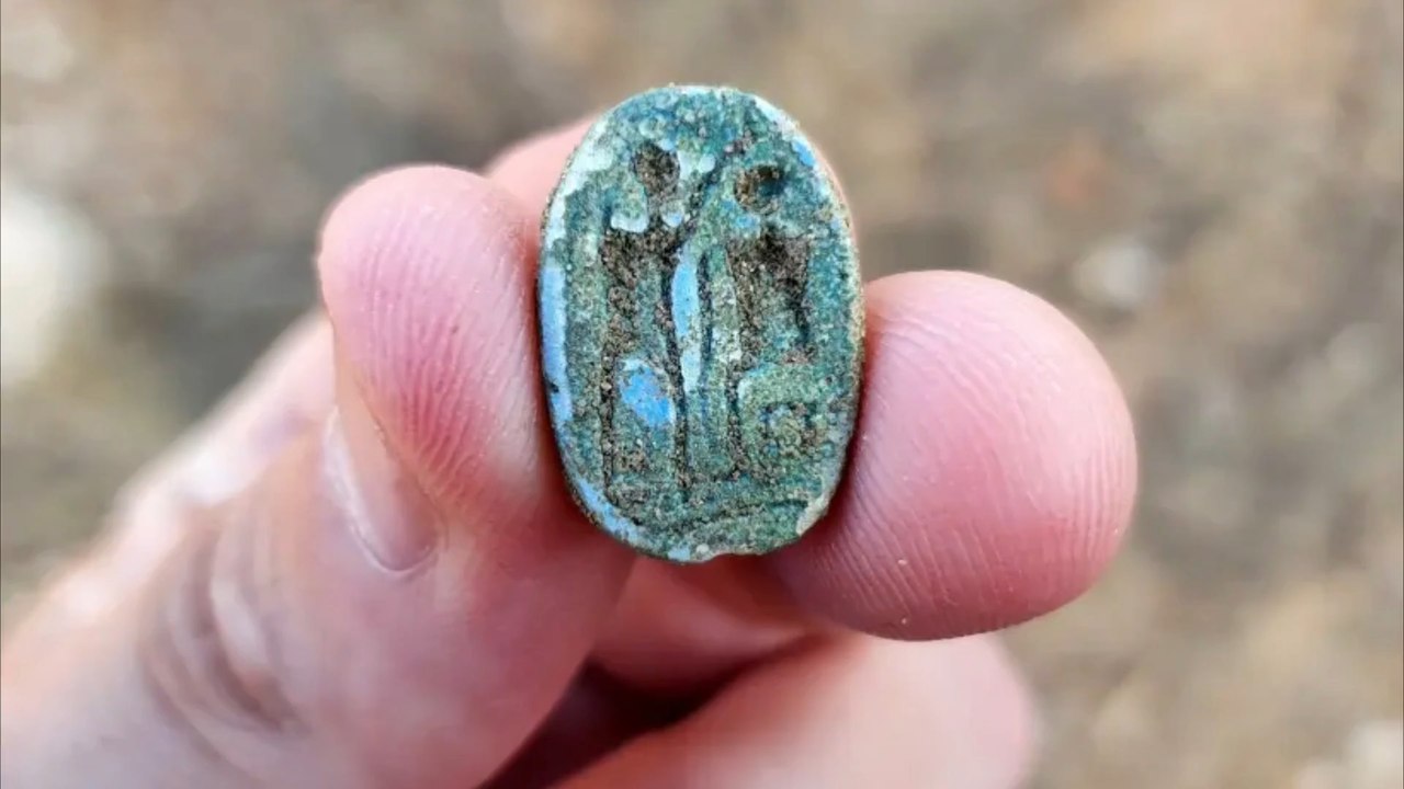 Schulklasse findet 3000 Jahre altes Amulett