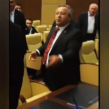 AKP'li ABB meclis üyesinden el hareketi