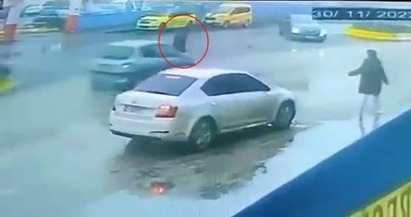 AĞRI'DA OTOMOBİLİN ÇARPTIĞI YAYA ÖLDÜ; KAZA KAMERADA