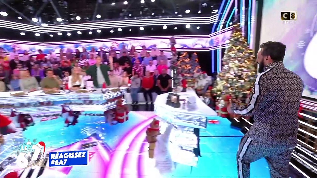 TPMP : Kelly Vedovelli demande une galoche à Cyril Hanouna.