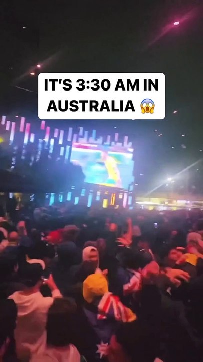 En pleine nuit, l'explosion de joie des supporters australiens après la qualification de l'Australie !