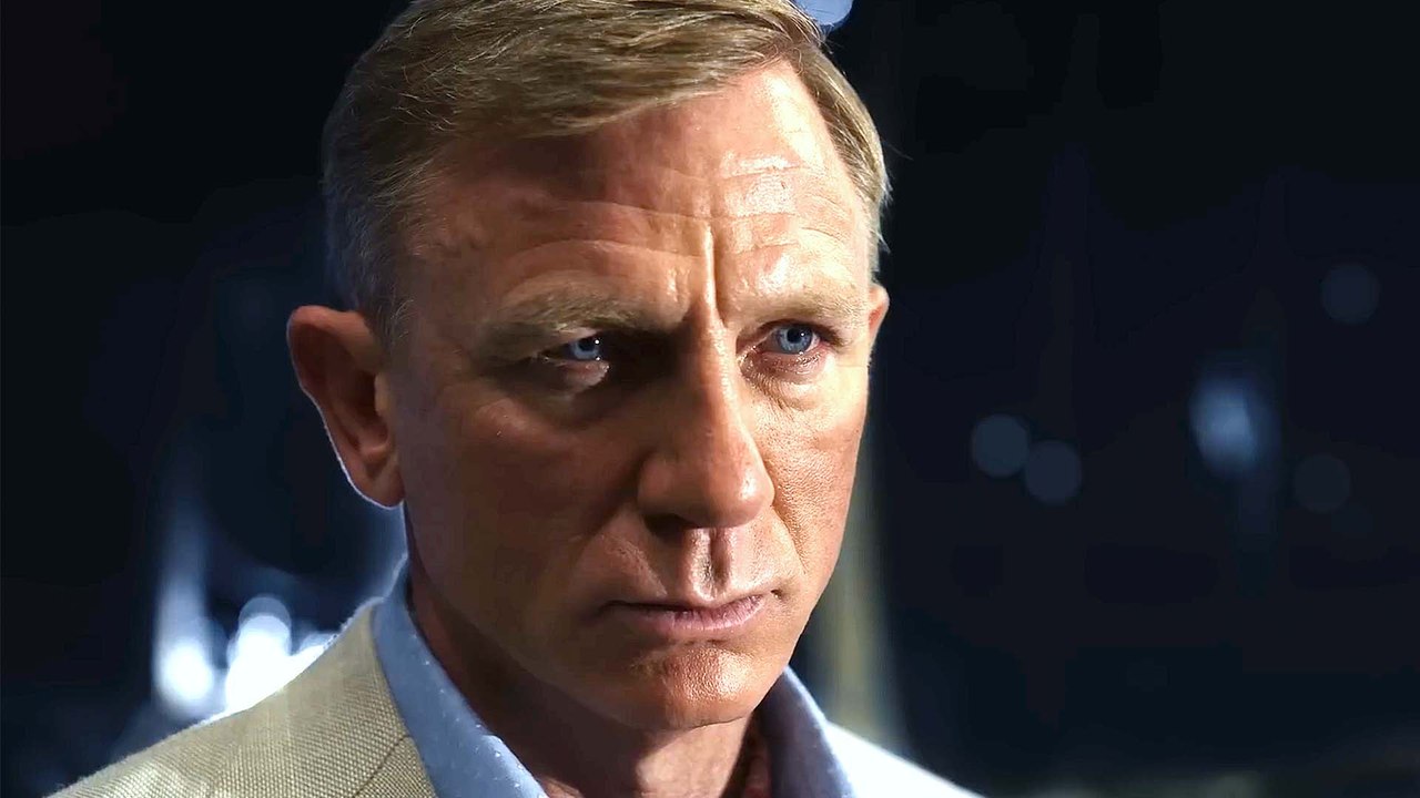 Daniel Craig Has Your Inside Look at Netflix's Glass Onion: A Knives Out Mystery