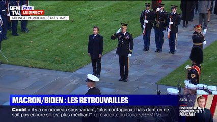 Скачать видео: Emmanuel Macron dépose une gerbe de fleurs devant la tombe du soldat inconnu au cimetière d'Arlington