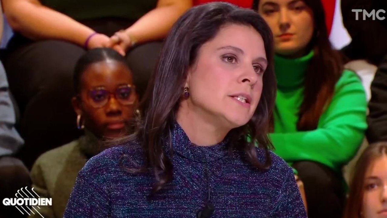 GALA VIDÉO – “C’est mental” : Apolline de Malherbe se confie sur son petit rituel avant de prendre l’antenne