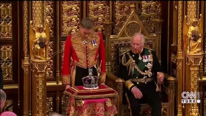 Kraliçe 2. Elizabeth'e en yakın isimdi! Buckhingham Sarayı'nda büyük skandal