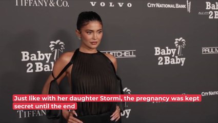 Finally! Kylie Jenner Shows Us Her Son!