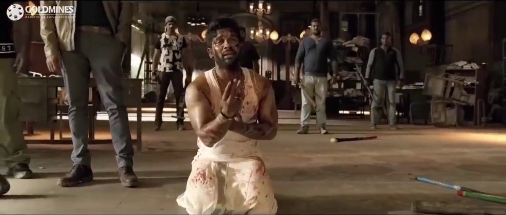 जब किसी व्यक्ति पर अत्यधिक अत्याचार किया जाता है और फिर अपनी शक्ति से सबक सिखाता है(720P_HD)
