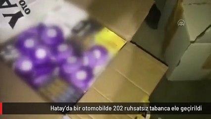 Hatay'da bir otomobilde 202 ruhsatsız tabanca ele geçirildi