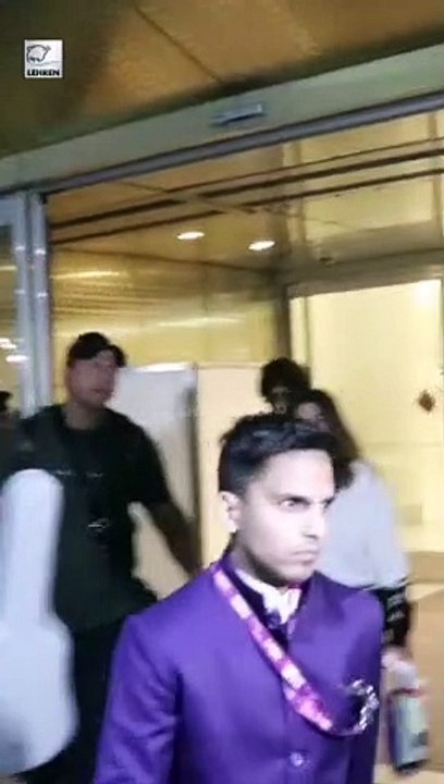 Mecca Se Umrah Karke Wapas India Laute Shah Rukh Khan❤