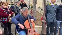 Andria: Graziella Mansi ha la sua tomba, un violoncello suona al cimitero davanti ai genitori commossi - video