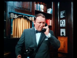 Le Refroidisseur de dames Bande-annonce (EN)