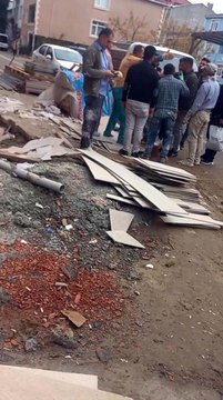 'Arabamı çizdin' kavgasında ortalık savaş alanına döndü... O anlar kamerada