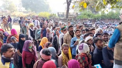 Video खाद के लिए दिनभर लगे कतारों में फिर भी लौटे निराश