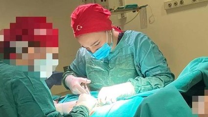 Sahte doktor dünya gündeminde! İngiliz basını, ailesini ve hastaneyi kandıran Ayşe Özkiraz'ı manşetten verdi