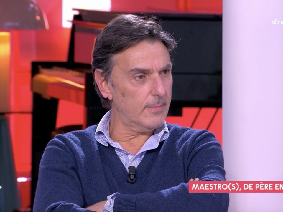 "Je suis un père con en fait" : Yvan Attal revient sur sa relation avec son fils Ben (VIDEO)