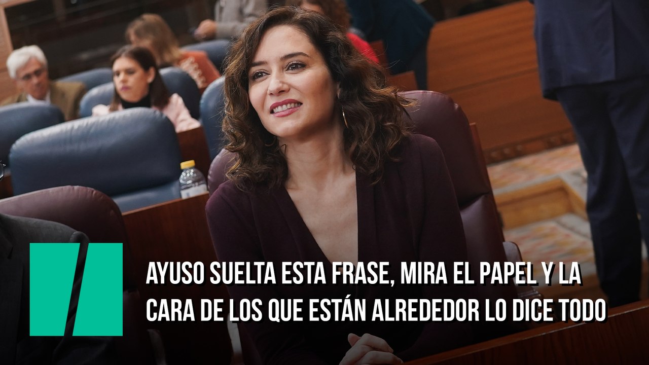 Ayuso suelta esta frase, mira el papel y la cara de los que están alrededor lo dice todo