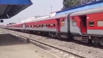 अयोध्या: ट्रेन के सामने कूदकर खुदखुसी करने वाले युवक की इलाज के दौरान हुई दर्दनाक मौत