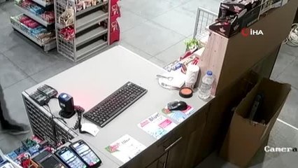Marketten para çalan hırsız kamerada