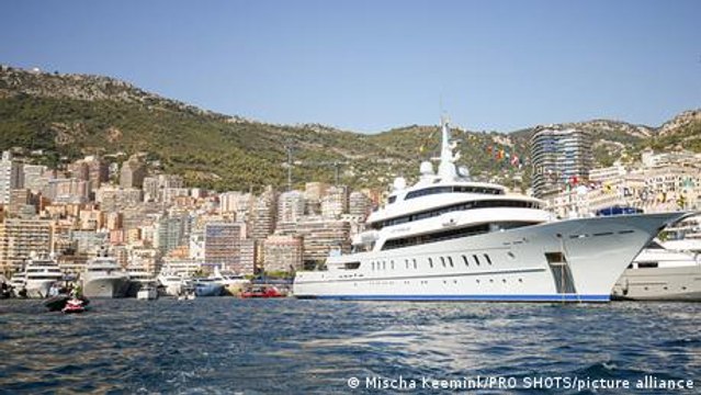 France: Ukrainians confronted with pro-Russian oligarchs