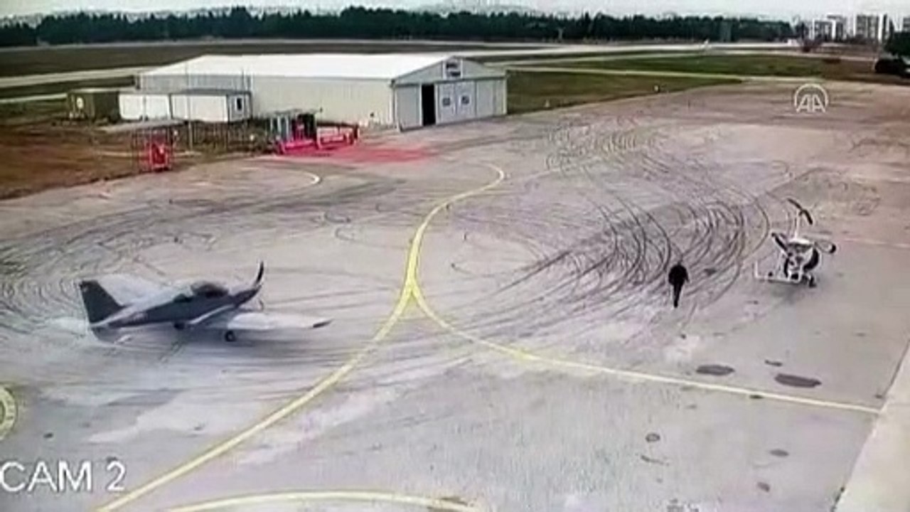 Araziye düşen eğitim uçağının kalkış anı