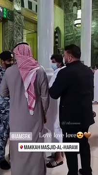 Shah Rukh Khan performs Umrah