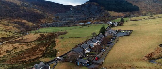 Brian y Charles Tráiler