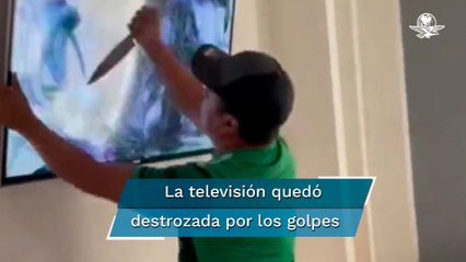 Aficionado “apuñala” su televisor tras la eliminación de México en Qatar 2022