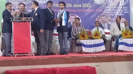 রাজ্য ক্যারাটে ক্রীড়া প্রতিযোগিতার মঞ্চে বিক্রমাদিত বর্মনকে রাজ্য ক্যারাটে সংগঠনের পক্ষ থেকে বরণ ও সংবর্ধনা জ্ঞাপন।