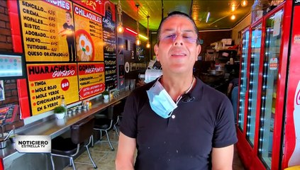 Cuatro Décadas Vendiendo "Huaraches"