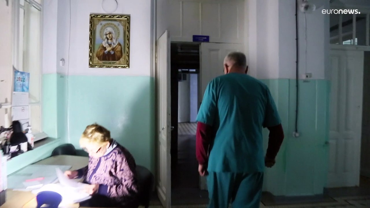 Ukrainische Krankenhäuser: 'Wenn es kein Licht gibt, arbeiten wir mit Taschenlampe'